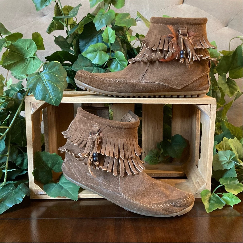 Women’s Brown Double Fringe Moccasin Side Zipper Ankle Boots Size 9.